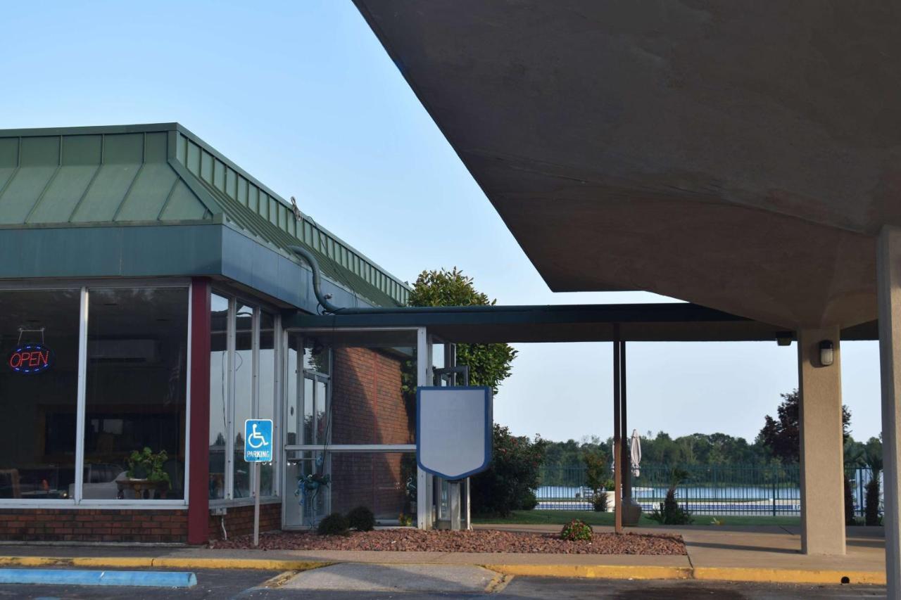 Super 8 By Wyndham Riverside Al Exterior foto