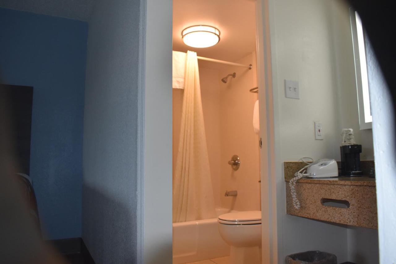 Super 8 By Wyndham Riverside Al Exterior foto